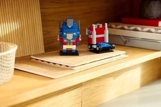 Купити Конструктор LEGO® BrickHeadz Optimus Prime Робот і
