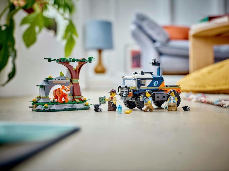 Конструктор LEGO&reg; City Іграшковий позашляховик для дослідження джунглів 60426 60426