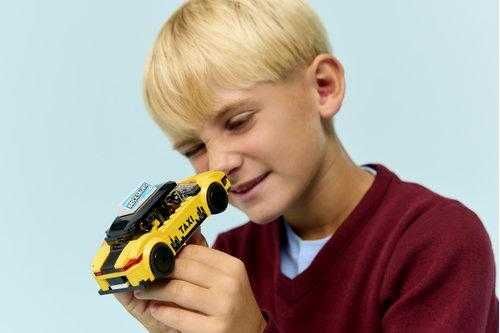 Купить Конструктор LEGO City Желтое такси 60487 в магазине