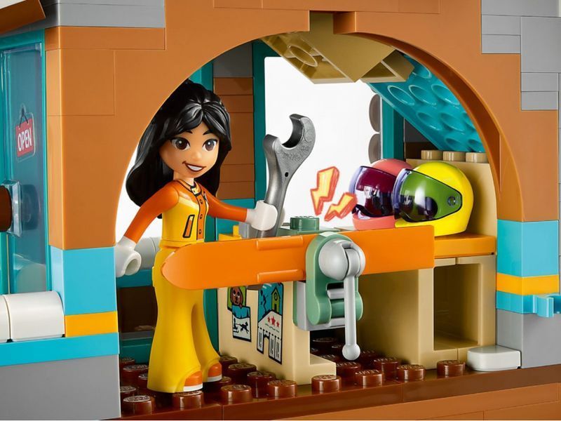 Конструктор LEGO Friends Святкова Лижна траса та кафе 41756 41756