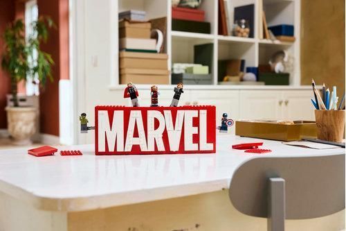 Конструктор LEGO Super Heroes Логотип і мініфігуркаа MARVEL 76313 76313