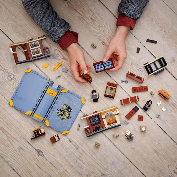 Конструктор LEGO Harry Potter В Хогвартсе: урок заклинаний 76385 76385