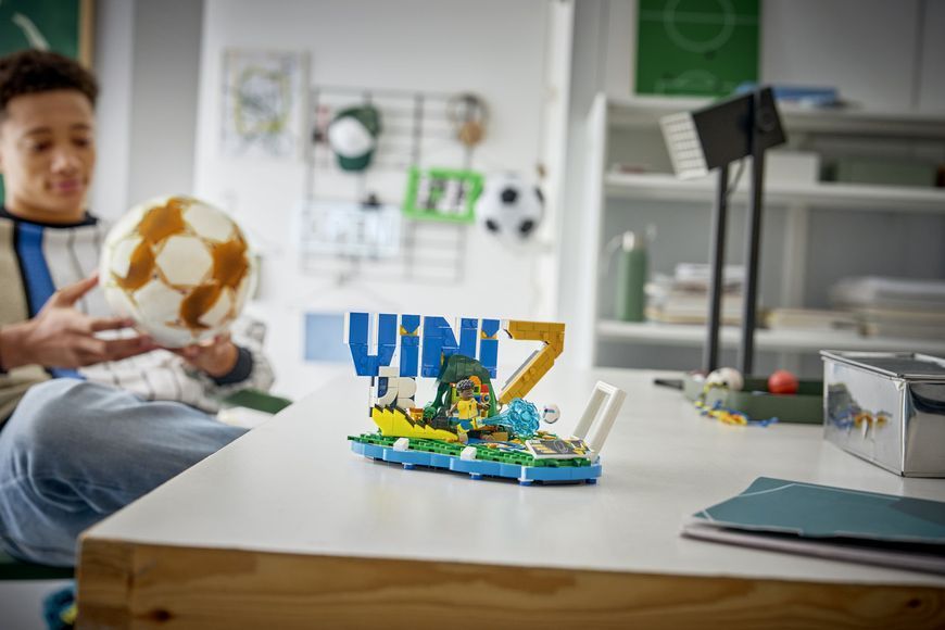 Конструктор LEGO&reg; Editions Вінісіус Жуніор &mdash; найкращі моменти футбольних матчів 43027 43027