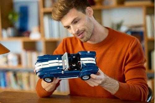Купити конструктор LEGO® Shelby Cobra Icons 10357 - Brickstore