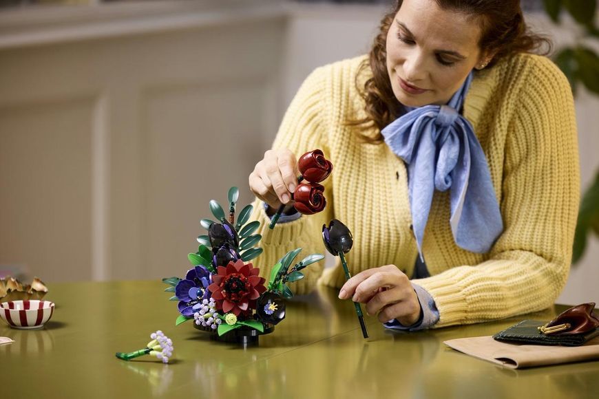 Фото Конструктор LEGO&reg; Botanicals Композиція з темних квітів 11513 11513 інтернет-магазину Brick Store