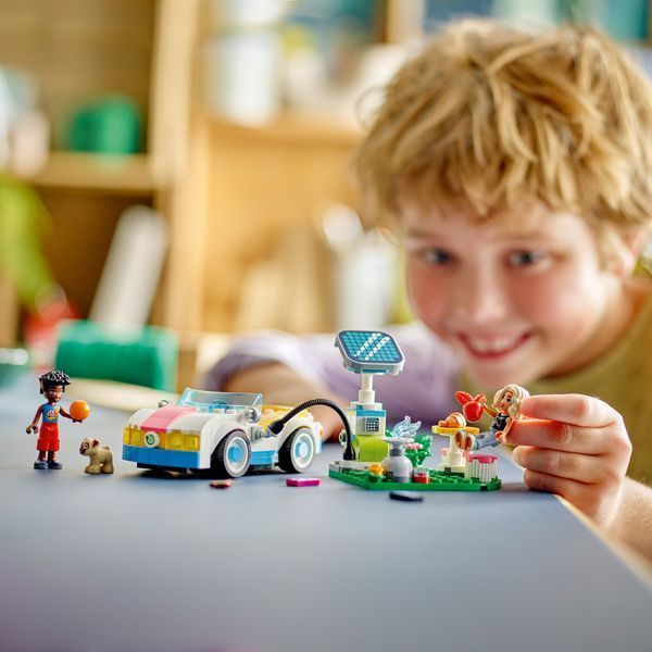 Конструктор LEGO&reg; Friends Електромобіль і зарядний пристрій 42609 42609