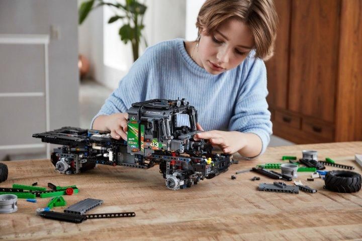 Конструктор LEGO Technic Повноприводна вантажівка-позашляховик Mercedes-Benz Zetros 2110 деталей 42129 42129