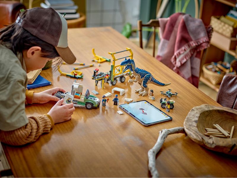 Конструктор LEGO® Jurassic World Місії динозаврів: Вантажівка для перевезення алозавра 76966 76966