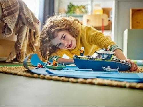 Купить Конструктор LEGO® City Погоня на полицейском катере 60456 в