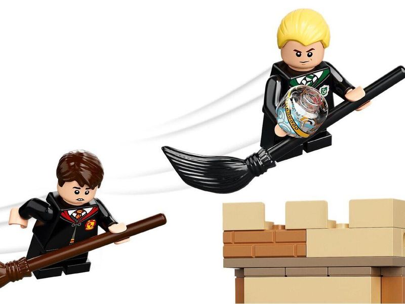 Конструктор LEGO Harry Potter Гоґвортс: перший урок польотів 76395 76395