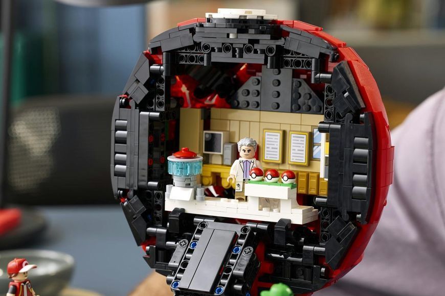 Конструктор LEGO&reg; Pok&eacute;monTM Покебол с знаковыми моментами работы Тренеров 72154 72154