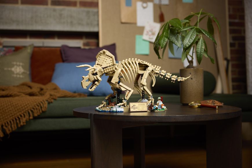 Конструктор LEGO&reg; Jurassic World Скамʼянілості динозаврів: трицератопс 77985 77985
