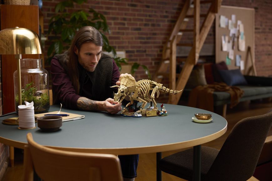 Конструктор LEGO&reg; Jurassic World Скамʼянілості динозаврів: трицератопс 77985 77985