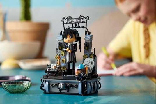 Купить Конструктор LEGO® Wednesday: Фигурка Венздей Аддамс 76780 в