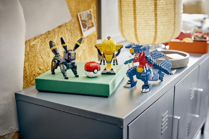 Конструктор LEGO&reg; Pok&eacute;mon&trade; SMART Play&trade;: Амбреон проти Ґарчомпа: чемпіонська битва 72165 72165