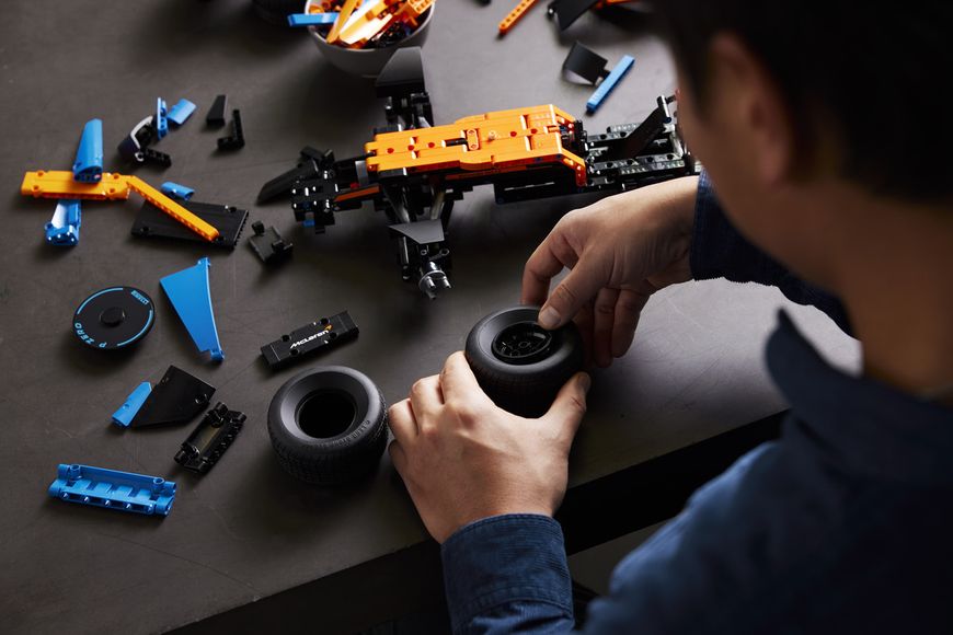 Конструктор LEGO® Technic Гоночний автомобіль McLaren Formula 1™ 42141 42141