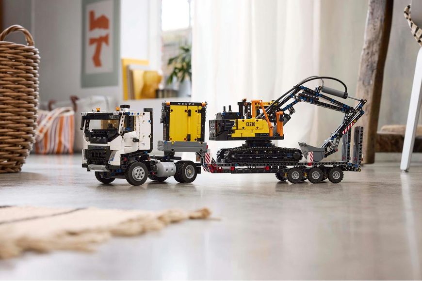 Конструктор LEGO® Technic Грузовик Volvo FMX и Электрический экскаватор EC230 42175 42175