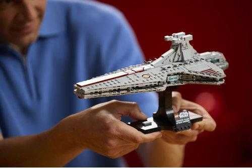 Купити Набір LEGO® Star Wars: Зоряний крейсер класу «Венатор