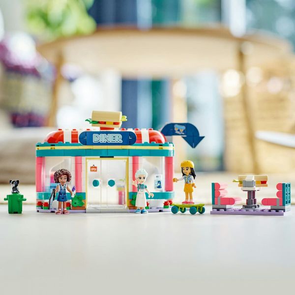 Конструктор LEGO® LEGO Friends Хартлейк Сіті: ресторанчик в центрі міста 346 деталей (41728) 41728