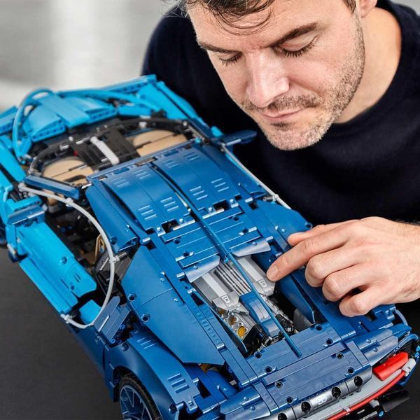 Конструктор LEGO Technic Автомобіль Bugatti Chiron 42083 42083
