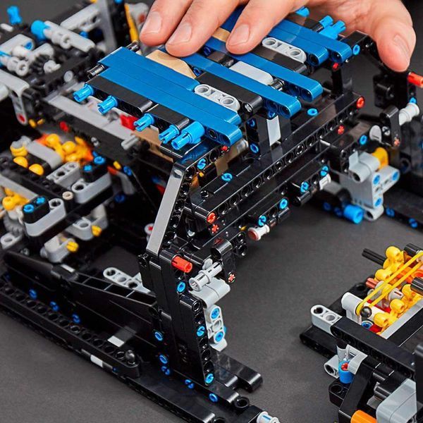 Конструктор LEGO Technic Автомобіль Bugatti Chiron 42083 42083