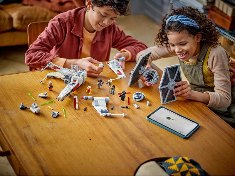 Конструктор LEGO® Star Wars™ Винищувач TIE і Корабель X-wing Набір 75393 75393