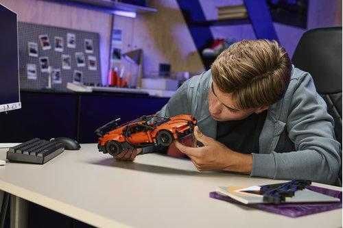 Купити Конструктор LEGO Technic Гіперкар Bugatti Chiron Pur Sport