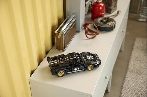 Конструктор LEGO Technic Автомобиль для гонок Ford GT40 MKII 1966 года 42223 42223