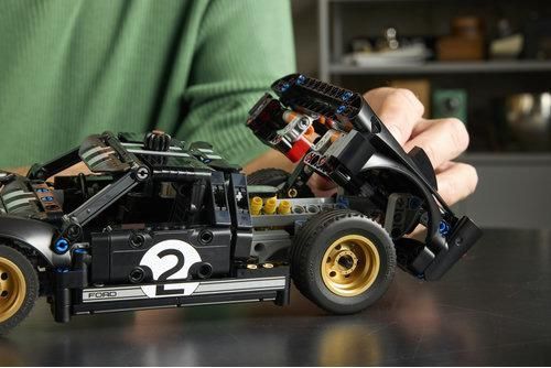 Конструктор LEGO Technic Автомобиль для гонок Ford GT40 MKII 1966 года 42223 42223