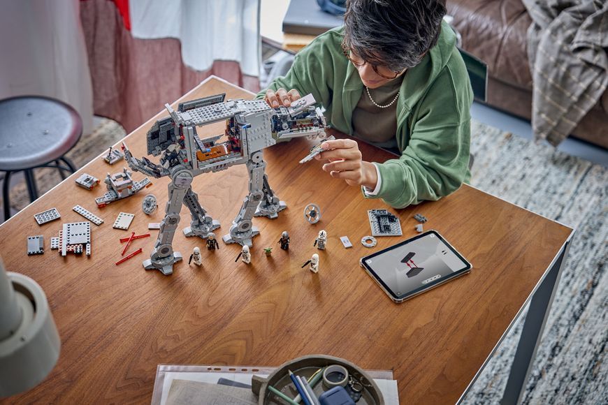 Конструктор LEGO&reg; Star Wars&trade; Осколок Імперії AT-AT&trade; з INT-4 75454 75454