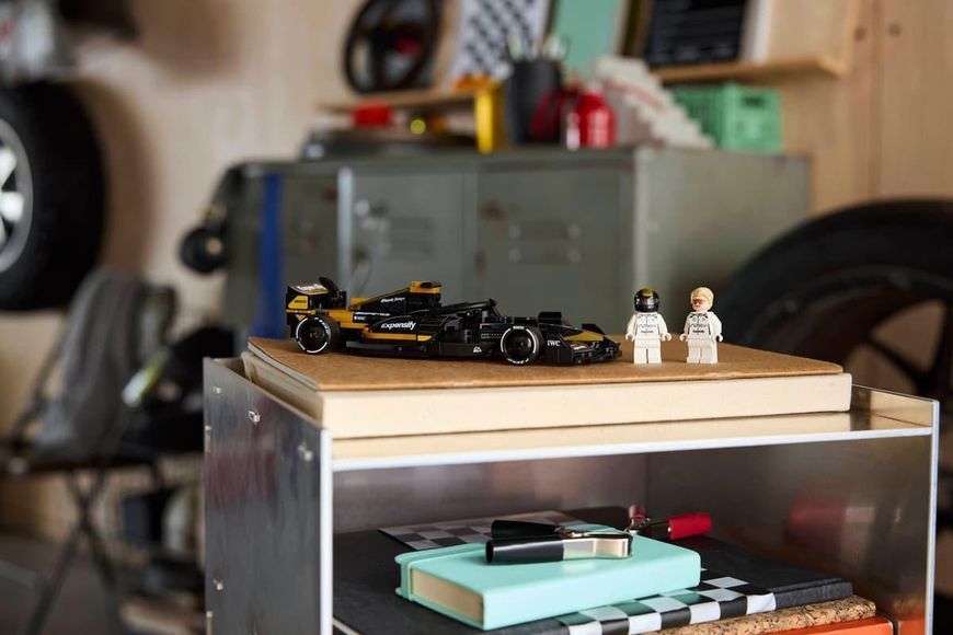 Конструктор LEGO&reg; Speed Champions Командний автомобіль для перегонів APXGP з &laquo;F1&reg;: фільм&raquo; 77252 77252