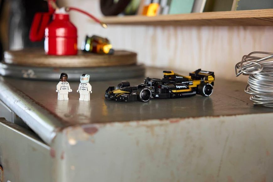 Конструктор LEGO&reg; Speed Champions Командний автомобіль для перегонів APXGP з &laquo;F1&reg;: фільм&raquo; 77252 77252