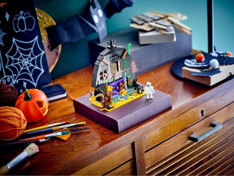 Конструктор LEGO&reg; Гэлловинская кладовая с минифигуркой-скелетом 40721 40721