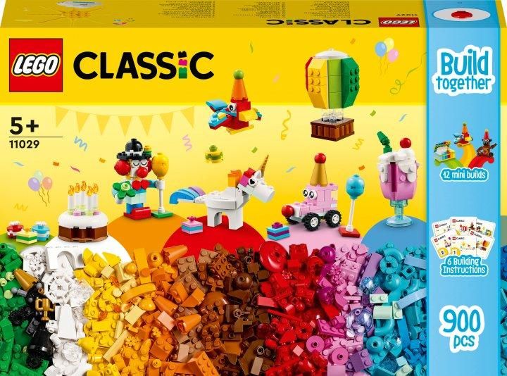 Конструктор LEGO Classic Творча святкова коробка 900 деталей 11029 11029