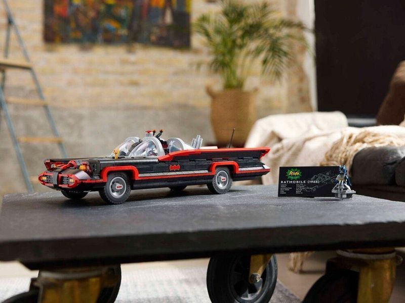 Конструктор LEGO Super Heroes DC Бетмобіль із класичного серіалу &laquo;Бетмен&raquo; 76328 76328