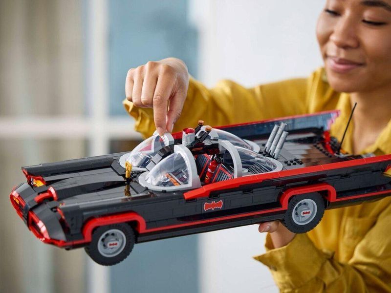 Конструктор LEGO Super Heroes DC Бетмобіль із класичного серіалу &laquo;Бетмен&raquo; 76328 76328