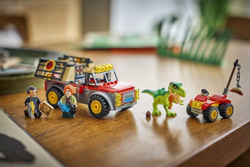 Конструктор LEGO&reg; Jurassic World Вантажівка для перевезення молодого тиранозавра 77978 77978