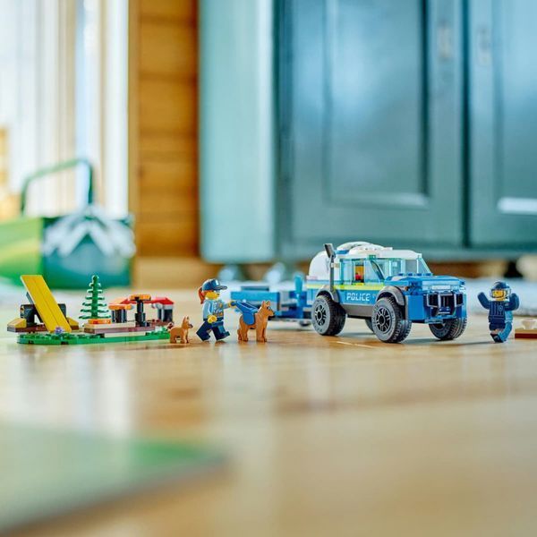 Конструктор LEGO&reg; LEGO City Мобильная площадка для дрессировки полицейских собак 197 деталей (60369) 60369