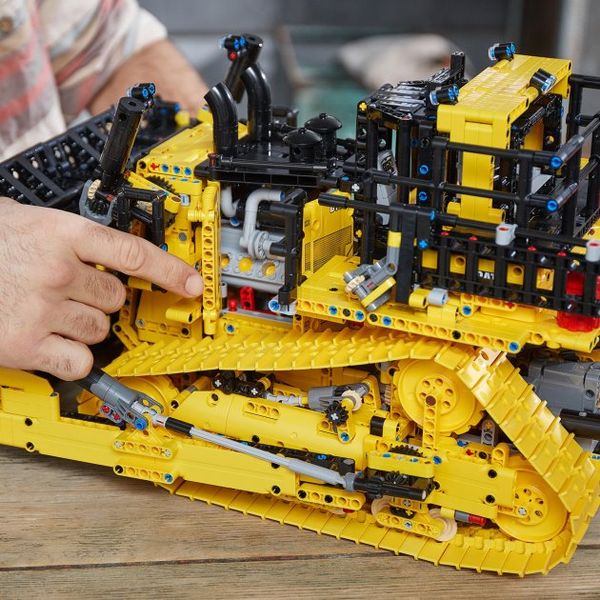 Конструктор LEGO Technic Бульдозер Cat® D11 із керуванням з додатка 42131 42131