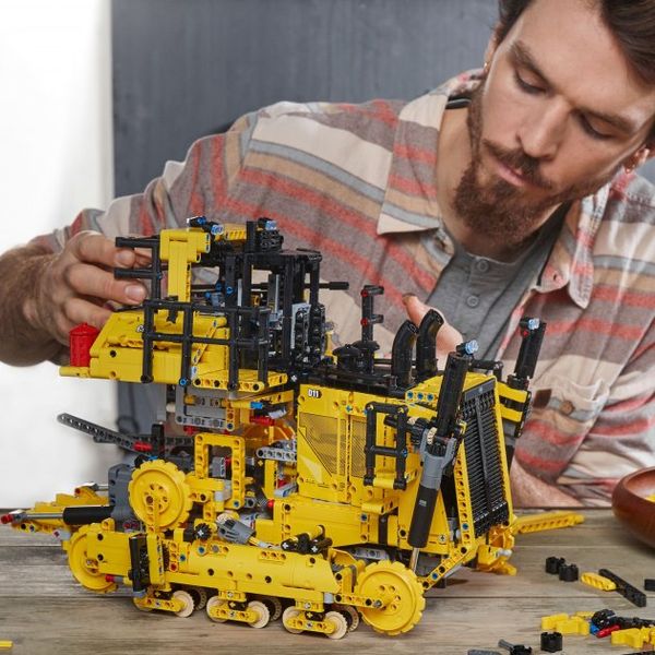 Конструктор LEGO Technic Бульдозер Cat® D11 с управлением из приложения 42131 42131