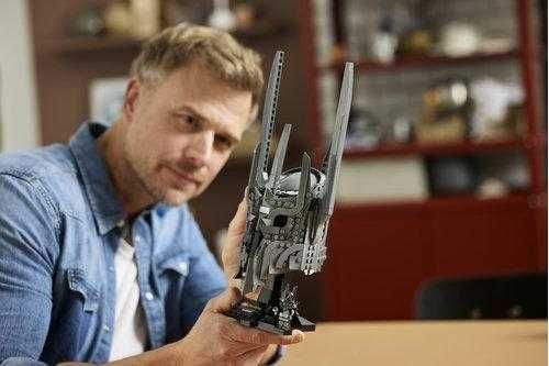 Купити Конструктор LEGO® Icons Володар перснів: шолом Саурона