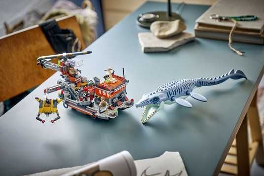 Купить Конструктор LEGO® Jurassic World Напад мозазавра на човен