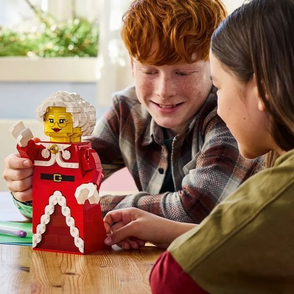 Конструктор LEGO&reg; Icons Збільшена мініфігурка місіс Клаус 40875 40875