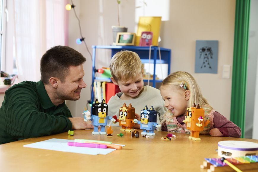 Конструктор LEGO&reg; Bluey Сім'я Блуї з кубиків 11217 11217