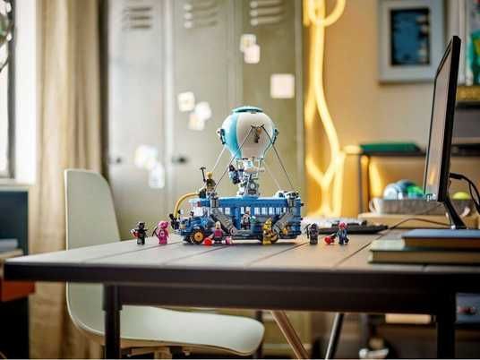 Купить Конструктор LEGO® Fortnite® Battle Bus 77073 в магазине