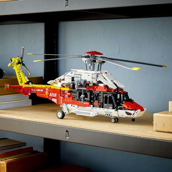 Конструктор LEGO® Technic Рятувальний гелікоптер Airbus H175 42145 42145