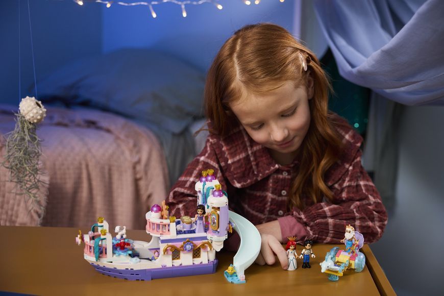 Конструктор LEGO&reg; │ Disney Принцеса Королівський весільний човен Аріель 43299 43299