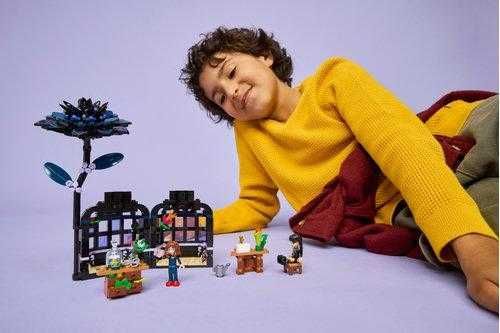 Купити Конструктор LEGO® Wednesday Квітка чорної жоржини 76784 в