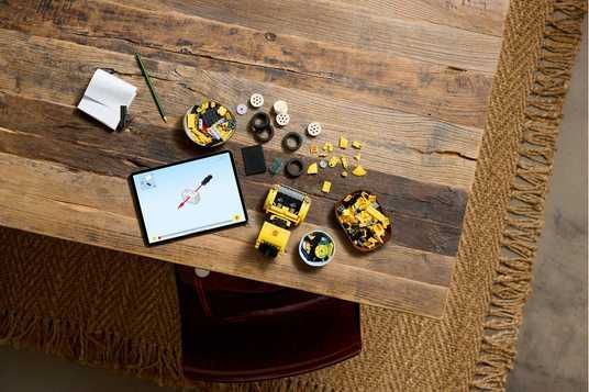 Купить Конструктор Набор LEGO® Icons Трансформеры. Бамблби 10338 в